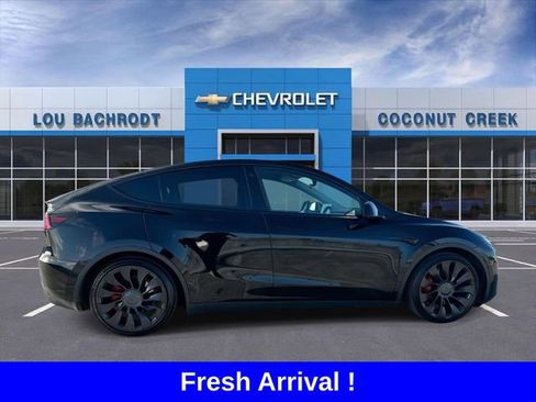 Used 2022 Tesla Model Y Performance image 9