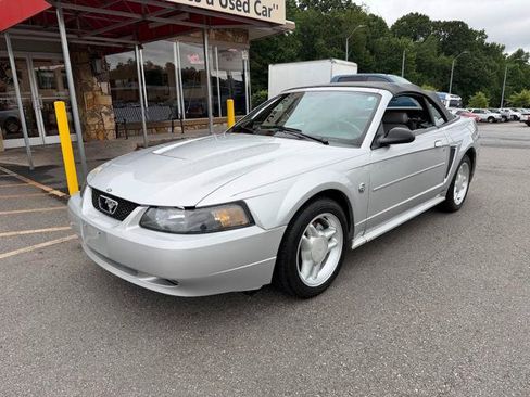 Used 2004 Ford Mustang Convertible RWD image 1
