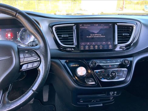 Used 2020 Chrysler Pacifica Touring-L Plus image 6