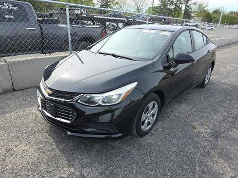 Used 2018 Chevrolet Cruze LS image 1