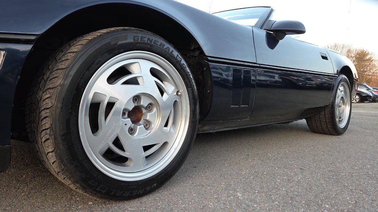 Used 1989 Chevrolet Corvette Convertible RWD image 9