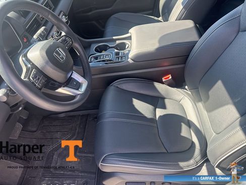 Used 2025 Honda Pilot Elite image 13