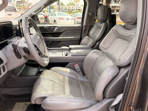 Used 2018 Lincoln Navigator Reserve w/ Technology Package AWD/4WD image 18