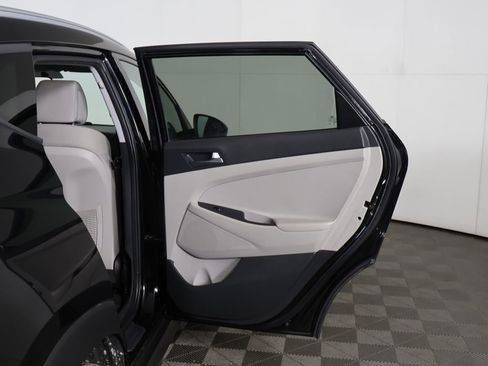 Used 2016 Hyundai Tucson SE w/ Option Group 02 AWD/4WD image 17