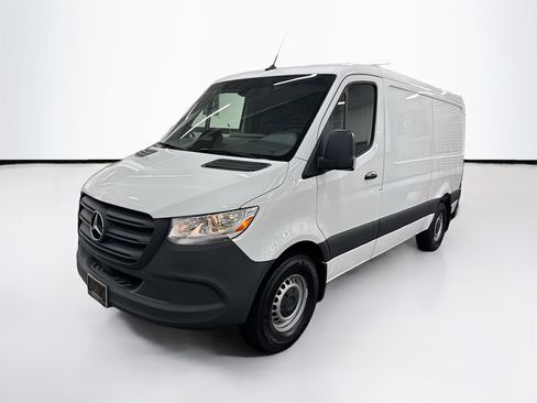Used 2025 Mercedes-Benz Sprinter 2500 image 3