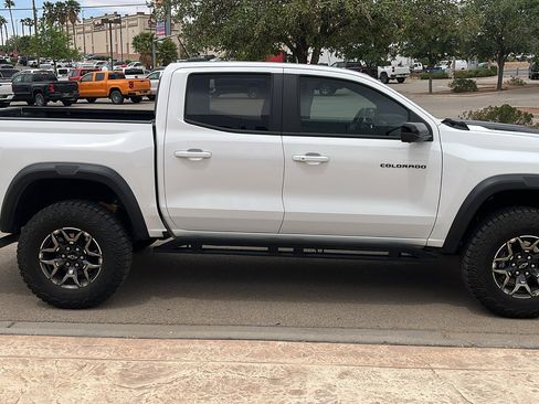 Used 2025 Chevrolet Colorado ZR2 w/ Technology Package image 9