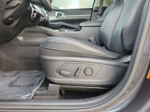 Used 2022 Kia Sorento S FWD image 21