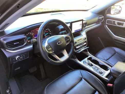 Used 2021 Ford Explorer XLT w/ Equipment Group 202A image 31