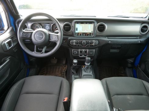 Certified 2023 Jeep Gladiator Sport image 10