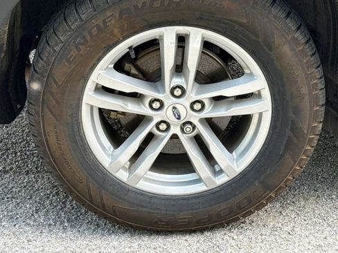 Used 2022 Ford Explorer XLT w/ Equipment Group 202A RWD image 9