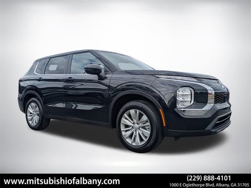 New 2026 Mitsubishi Outlander ES image 1
