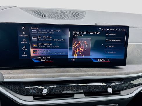 Used 2023 BMW X7 xDrive40i w/ M Sport Package AWD/4WD image 11