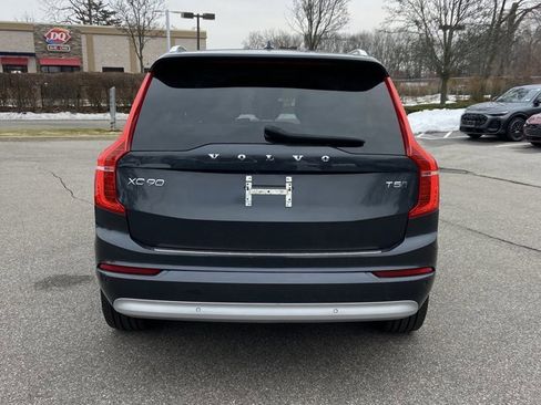 Used 2022 Volvo XC90 T5 Momentum w/ Climate Package image 6