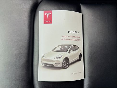 Used 2021 Tesla Model Y Standard Range image 59