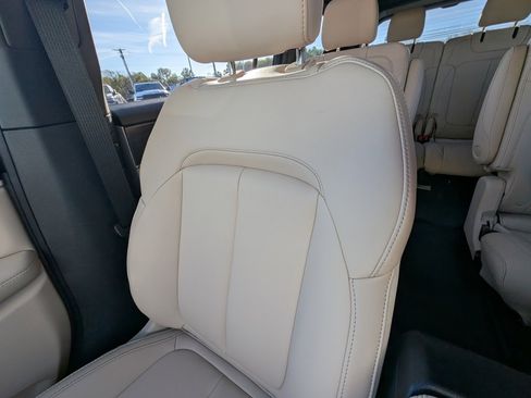 New 2025 Jeep Grand Cherokee L Limited image 12