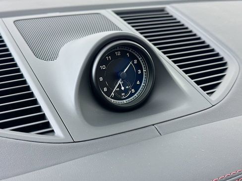 New 2026 Porsche Macan image 17