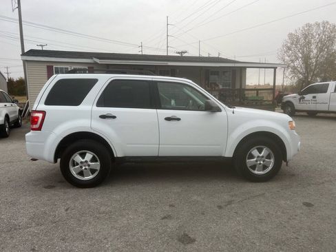 Used 2011 Ford Escape XLT AWD/4WD image 2