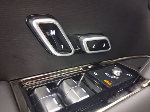 Used 2025 Land Rover Range Rover Sport SE image 23