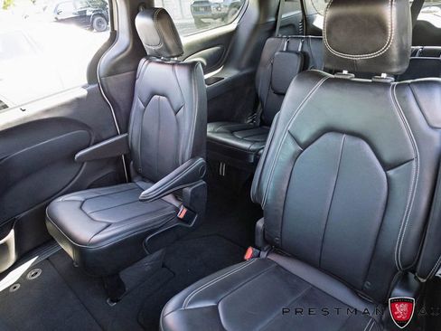 Used 2025 Chrysler Pacifica Select FWD image 33