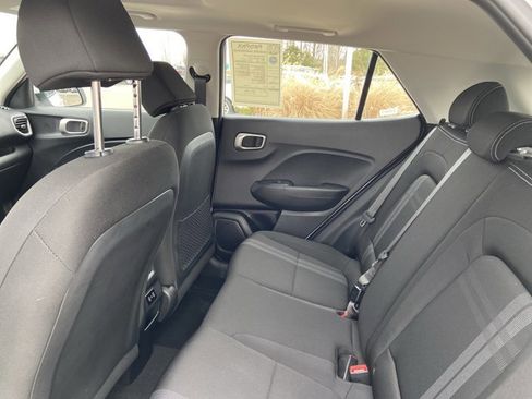 Used 2025 Hyundai Venue SEL image 16