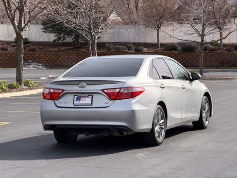 Used 2015 Toyota Camry SE FWD image 4