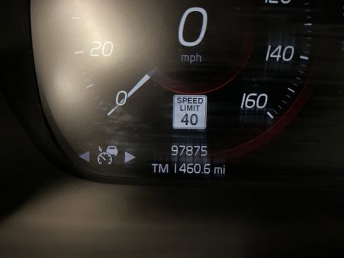 Used 2022 Volvo XC40 T5 R-Design w/ Advanced Package image 17