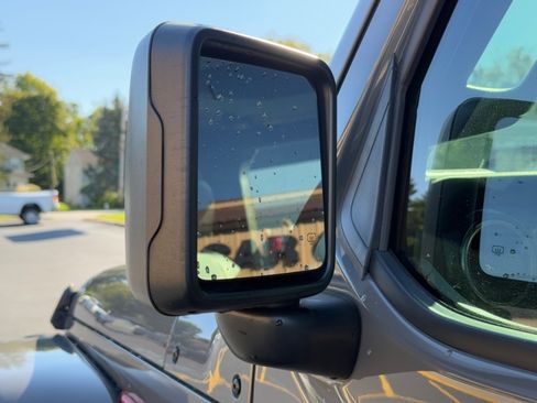 Used 2020 Jeep Wrangler Unlimited Sahara image 37