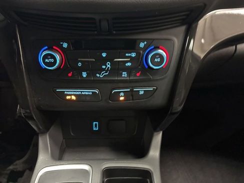Used 2017 Ford Escape SE w/ SE Sport Appearance Package AWD/4WD image 31