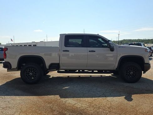 Used 2026 Chevrolet Silverado 2500 ZR2 w/ LPO, Dark Essentials Package AWD/4WD image 6