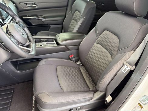 Used 2022 Nissan Pathfinder SV FWD image 5