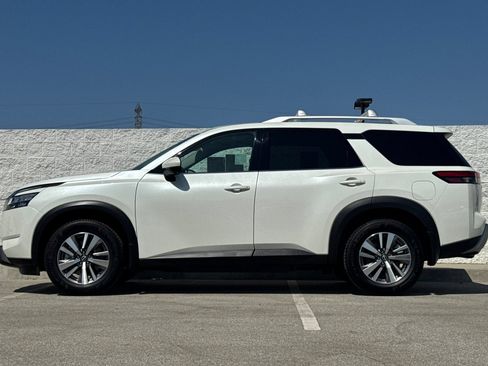 Used 2022 Nissan Pathfinder SL FWD image 7