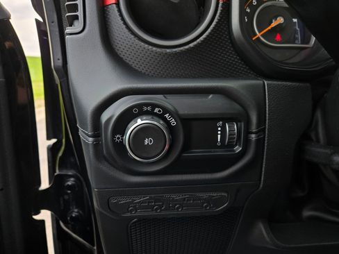 Used 2024 Jeep Wrangler Unlimited Rubicon w/ Technology Group AWD/4WD image 13