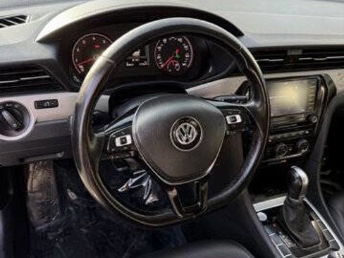 Used 2020 Volkswagen Passat 2.0T SE image 12
