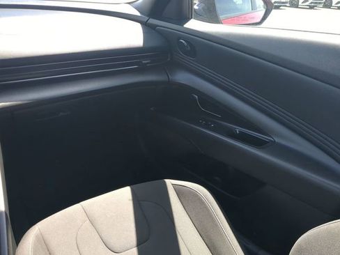 Used 2025 Hyundai Elantra Sport FWD image 13