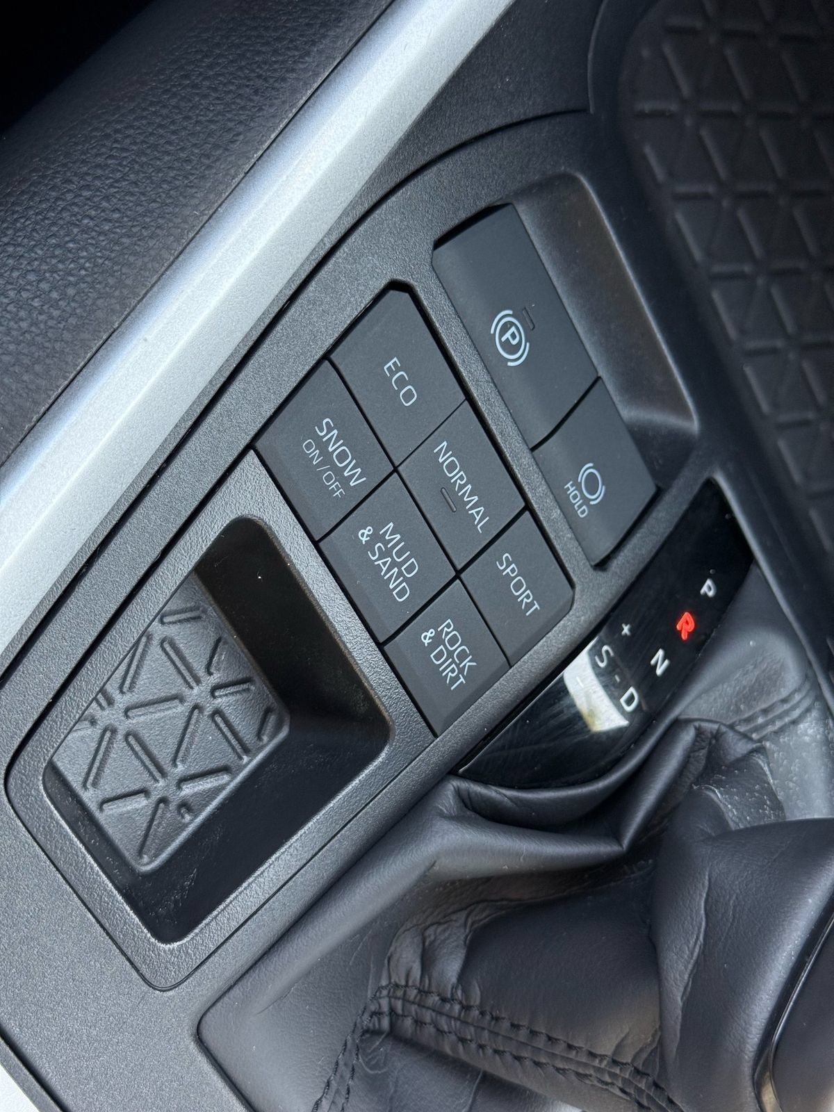 Used 2025 Toyota RAV4 XLE Premium w/ Weather Package AWD/4WD image 31