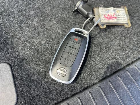Used 2025 Nissan Rogue SV FWD image 22