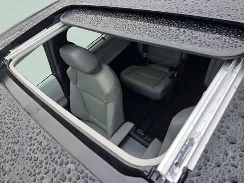 New 2026 Toyota Sienna XLE image 5