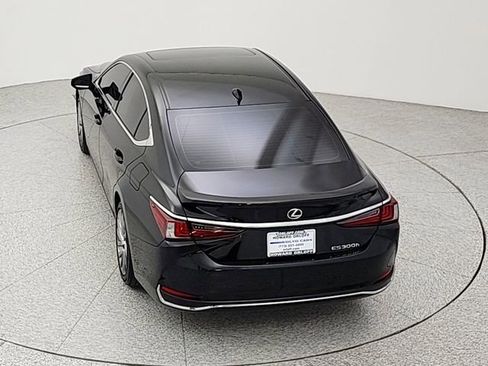 Used 2025 Lexus ES 300h w/ Accessory Package (Z2) image 32