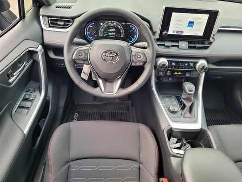 New 2025 Toyota RAV4 SE image 7