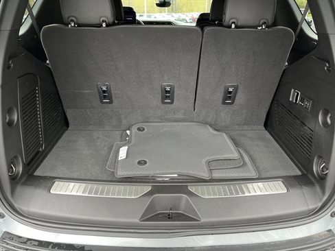 Used 2024 GMC Yukon Denali w/ Advanced Technology Package image 34