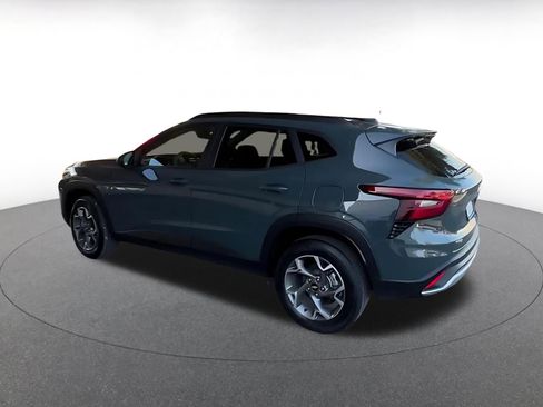 Used 2025 Chevrolet Trax LT image 10