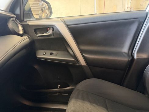 Used 2016 Toyota RAV4 XLE AWD/4WD image 35