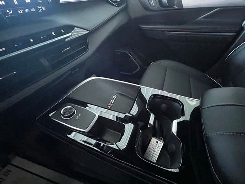 Used 2025 Buick Enclave Preferred image 23