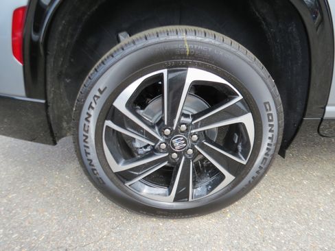 New 2026 Buick Enclave Sport Touring w/ LPO, Floor Liner Package image 9