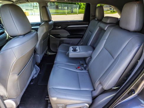 Used 2015 Toyota Highlander XLE AWD/4WD image 38