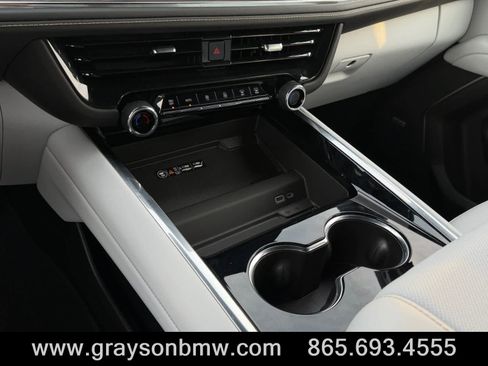 Used 2025 Chevrolet Suburban Premier w/ Sun And Tow Package AWD/4WD image 28