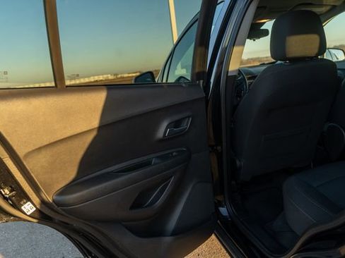 Used 2020 Chevrolet Trax LT image 18