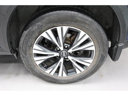 Used 2023 Nissan Rogue SV w/ SV Premium B Package FWD image 6