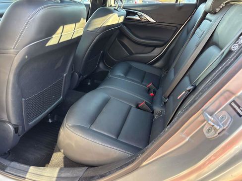 Used 2017 INFINITI QX30 Premium w/ Navigation Package image 8