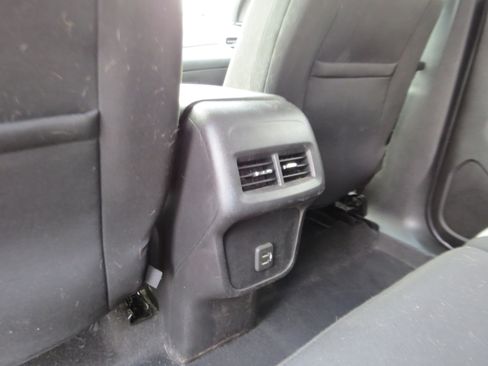 Used 2019 Chevrolet Equinox LT FWD image 12